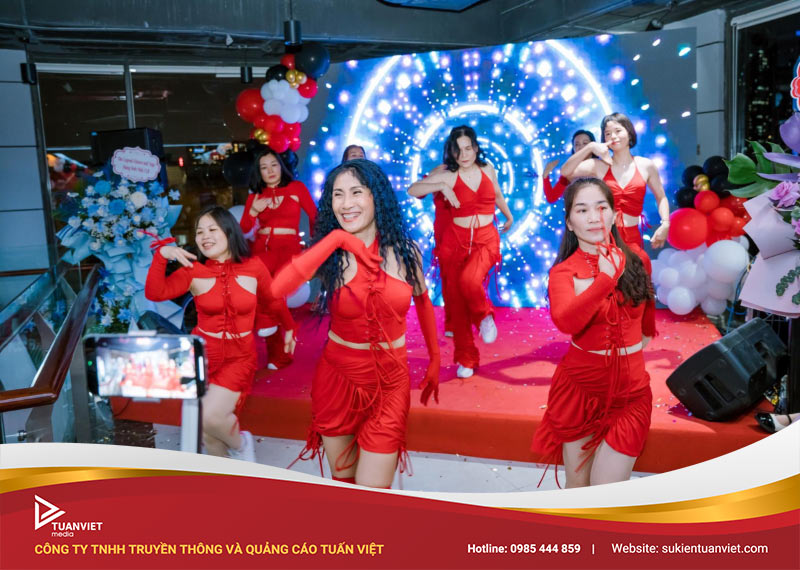 sinh nhật lần thứ 1 phòng gym the light