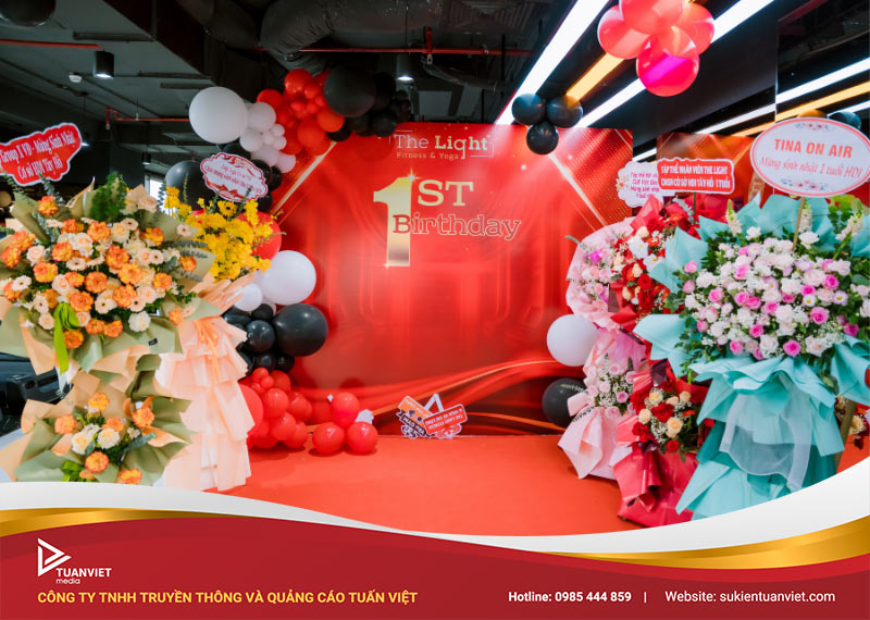 sinh nhật lần thứ 1 phòng gym the light