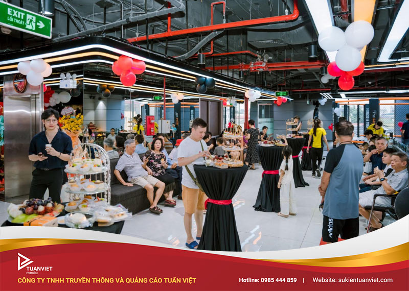 sinh nhật lần thứ 1 phòng gym the light