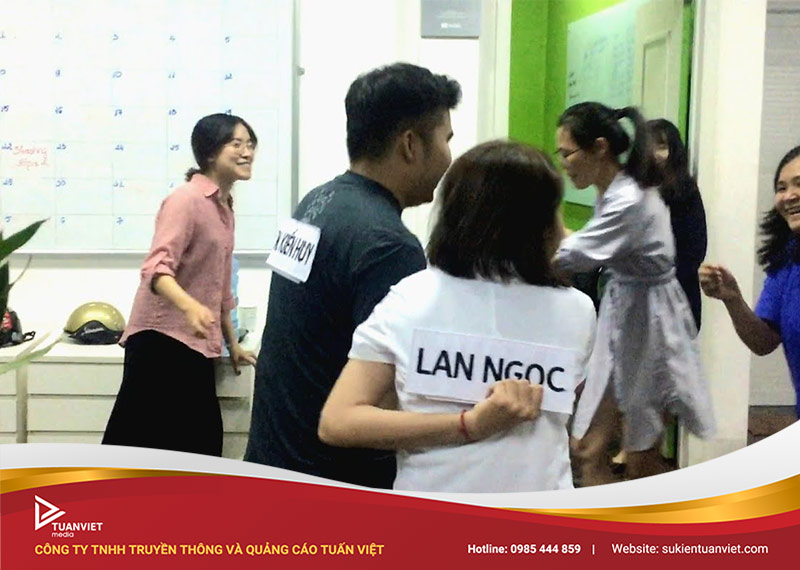 tổ chức trò chơi 20/10