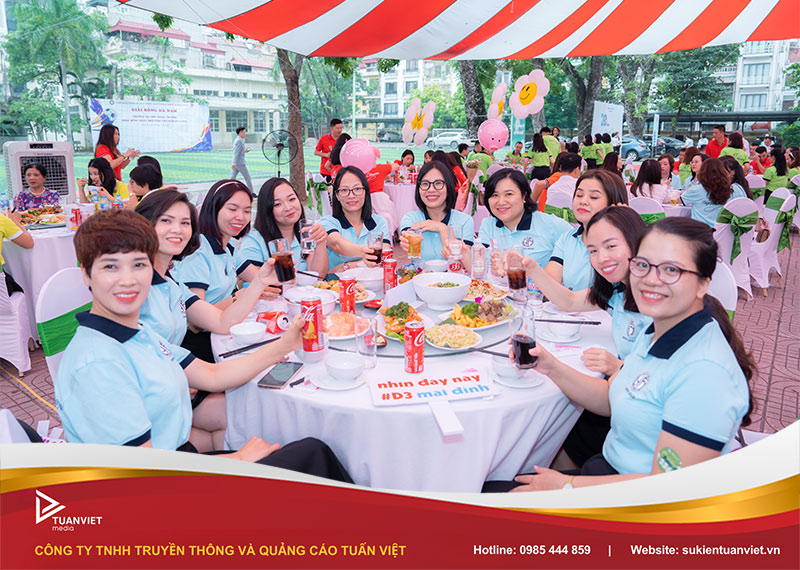 tổ chức tiệc ngày 20/11