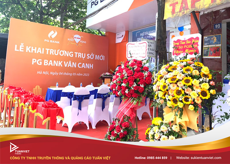 tổ chức khai trương ngân hàng tại hà nội