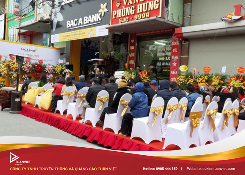tổ chức khai trương ngân hàng tại hà nội
