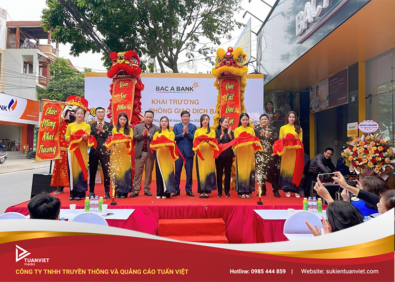 tổ chức khai trương ngân hàng tại hà nội