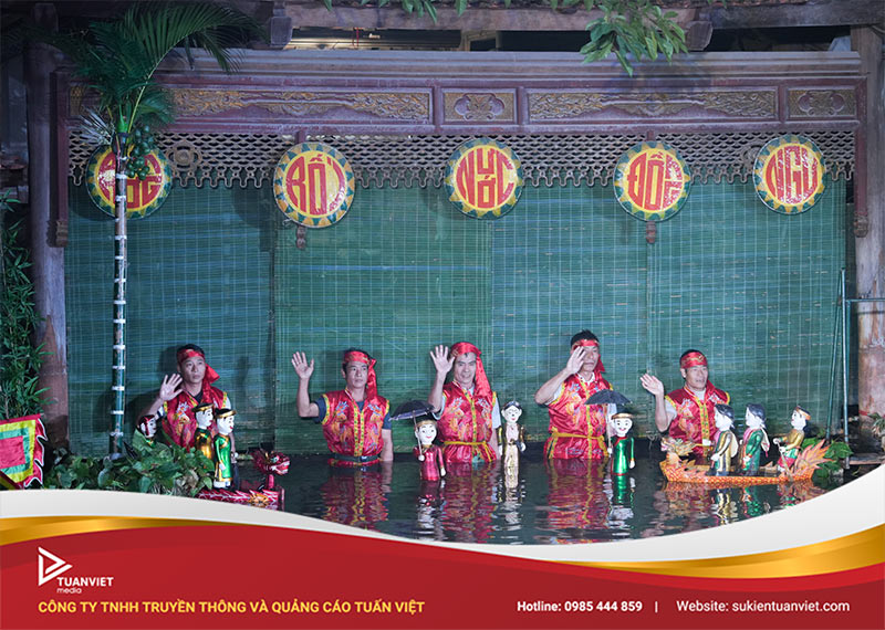 sự kiện dưới hiên nhà việt