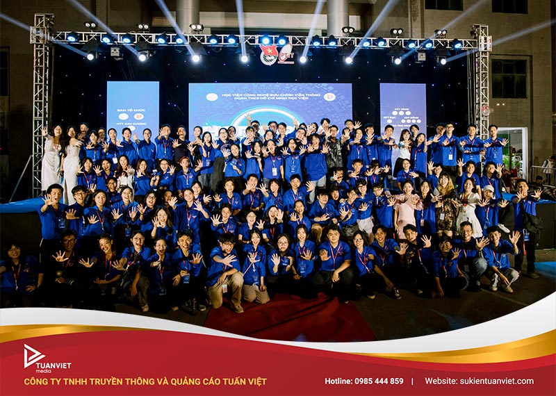 tổ chức chào đón tân sinh viên