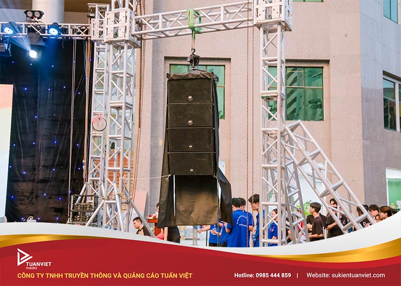 tổ chức lễ chào đón sinh viên mới