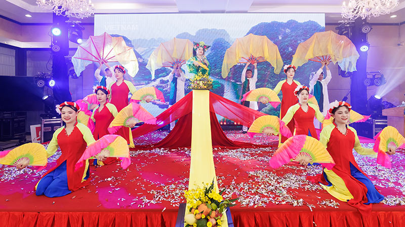 chủ đề year end party