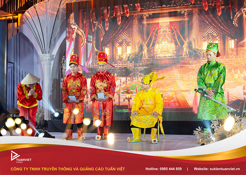 chủ đề tiệc tất niên cuối năm hay