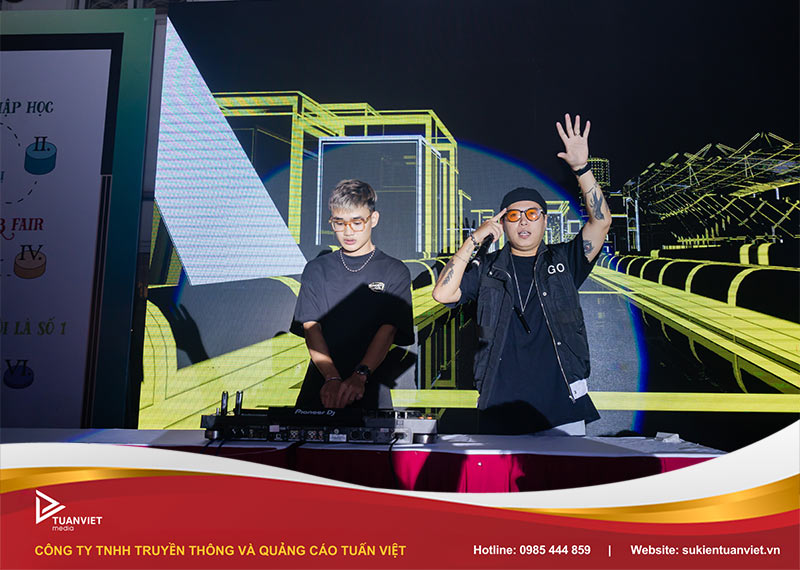 chủ đề tiệc year end party