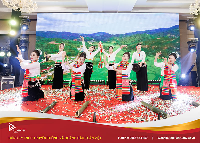 chủ đề tiệc tất niên