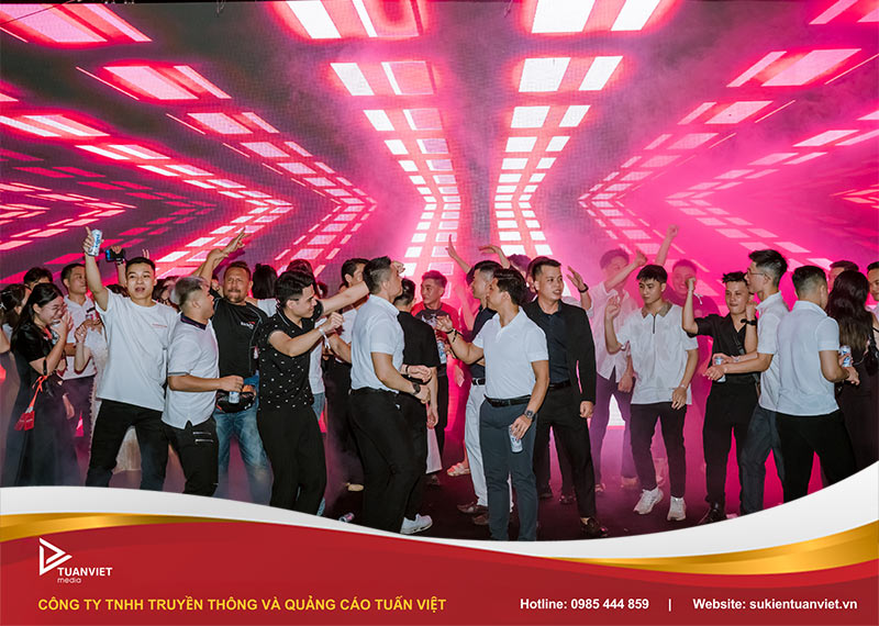 chủ đề tiệc year end party hay