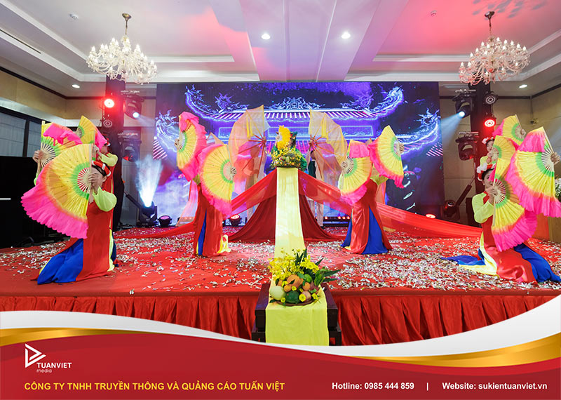 kế hoạch tổ chức tiệc tất niên cuối năm