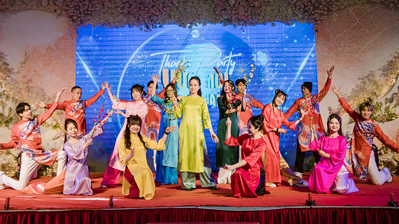 kịch bản year end party