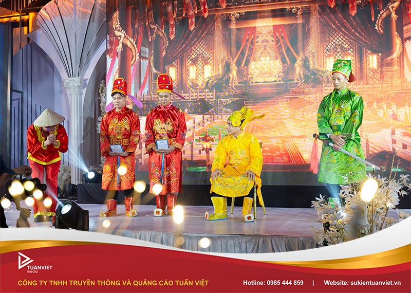 Kịch bản tổ chức tất niên