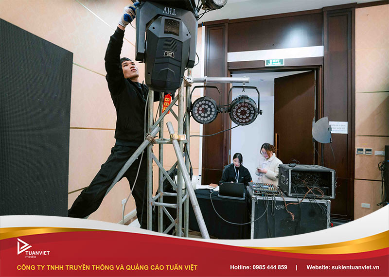 thiết bị tổ chức tất niên