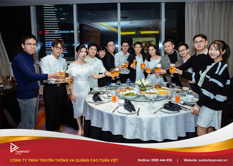 lên menu tất niên công ty