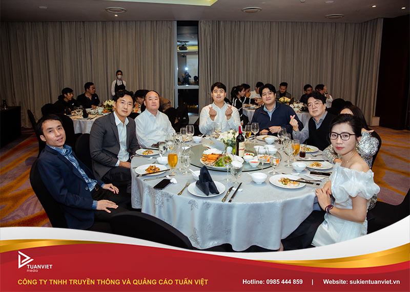 lên menu tiệc tất niên công ty