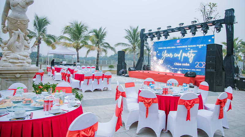 tiệc tất niên ngoài trời