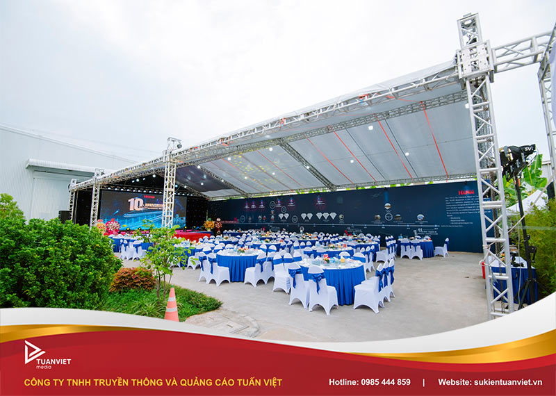 tiệc tất niên ngoài trời