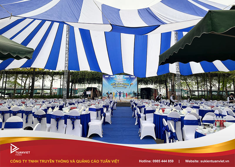 tiệc tất niên ngoài trời