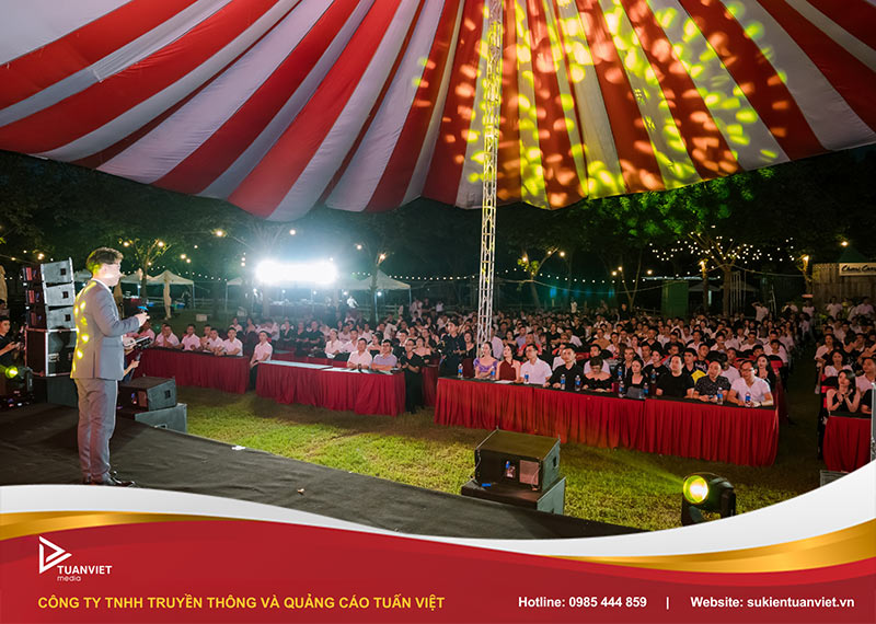 tổ chức tiệc tất niên ngoài trời chi tiết