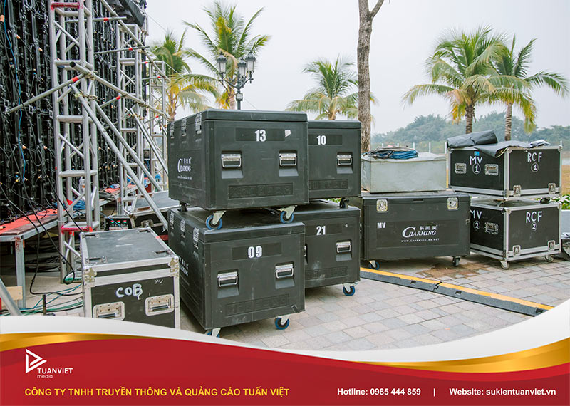 tổ chức tiệc tất niên ngoài trời trọn gói