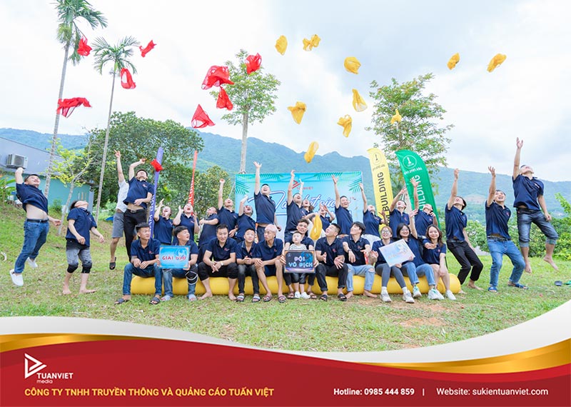 tổ chức tất niên cuối năm kết hợp với teambuidling