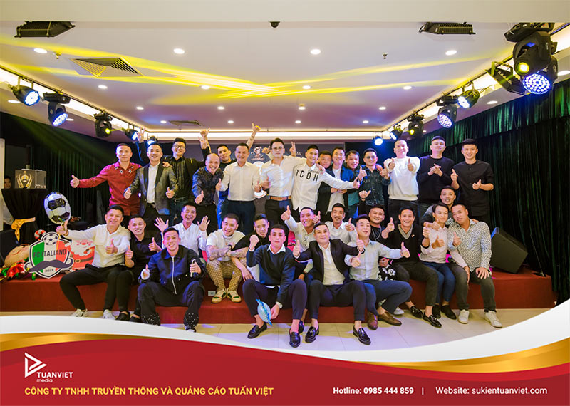 tổ chức tất niên tại công ty hay ngoài trời