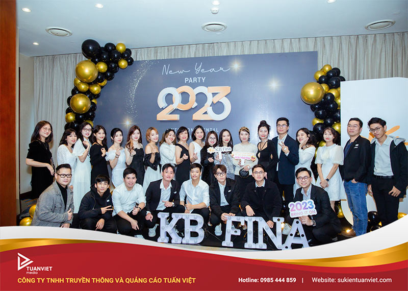tổ chức tất niên tại công ty hay ngoài trời