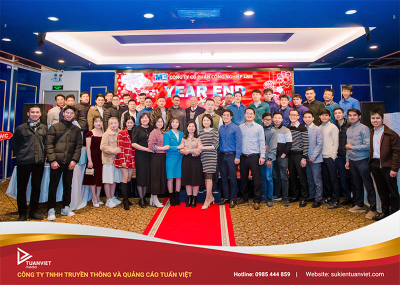 nên tổ chức tất niên tại công ty hay ngoài trời
