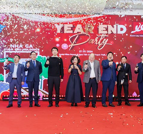 tổ chức tiệc tất niên