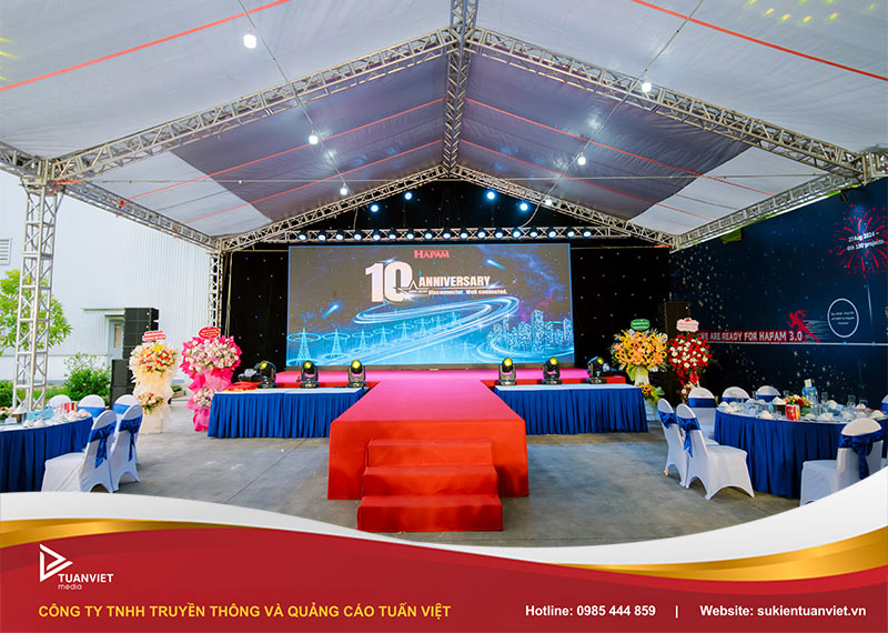 tổ chức year end party