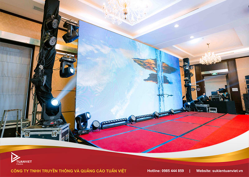 trang trí year end party