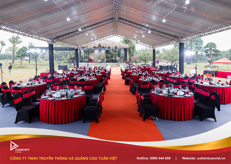 mẫu trang trí tiệc tất niên