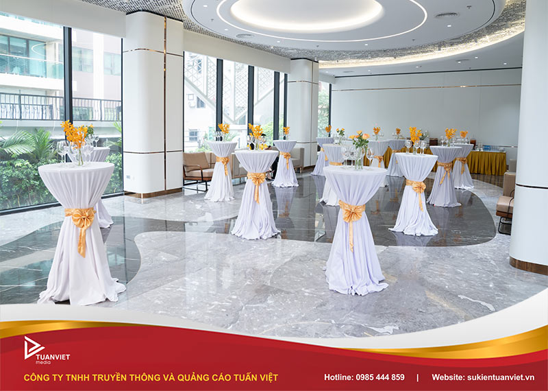 trang trí tất niên công ty đẹp