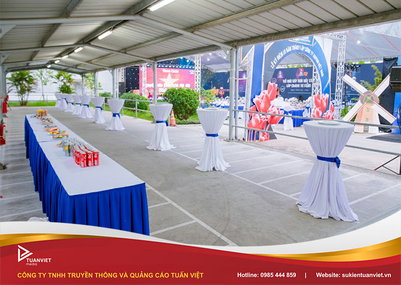 trang trí tất niên công ty