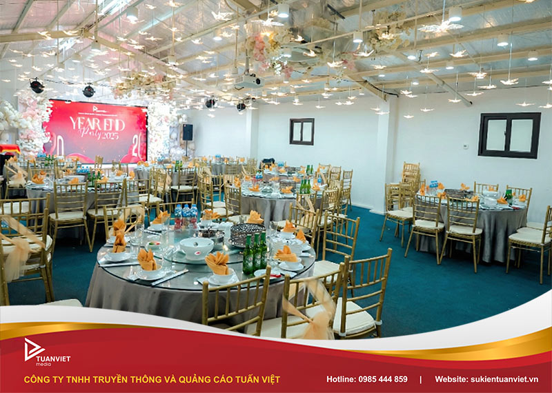 trang trí tiệc tất niên ngoài trời