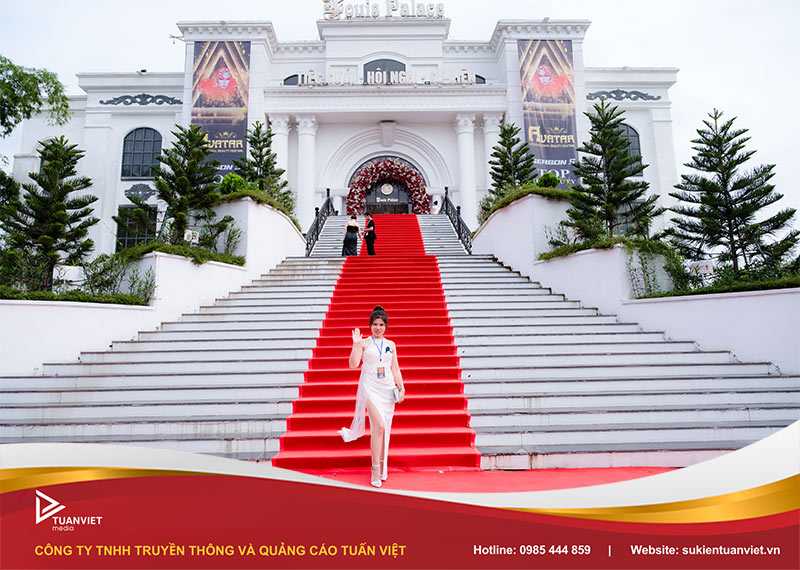 ý tửng tổ chức tiệc tất niên cuối năm