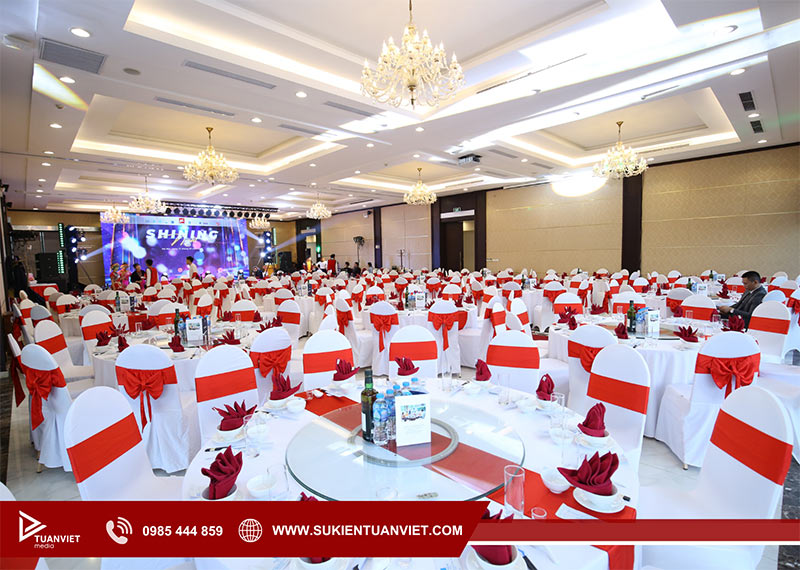 các loại bàn ghế dành cho tiệc tất niên công ty