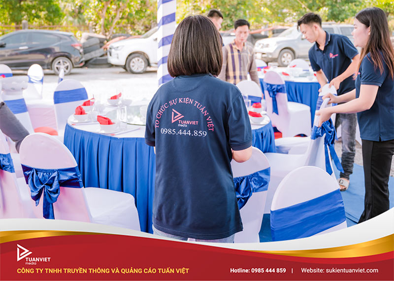 cho thuê bàn ghế tiệc year end party