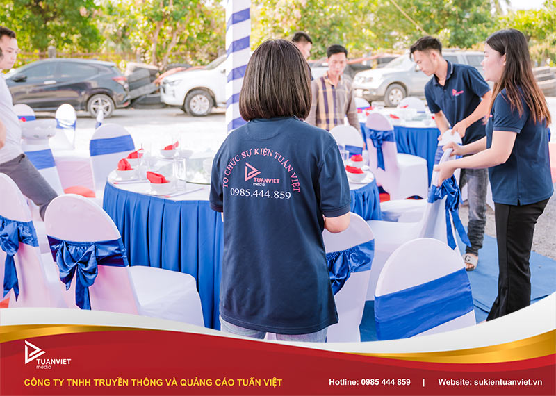 các mẫu bàn ghế year end party