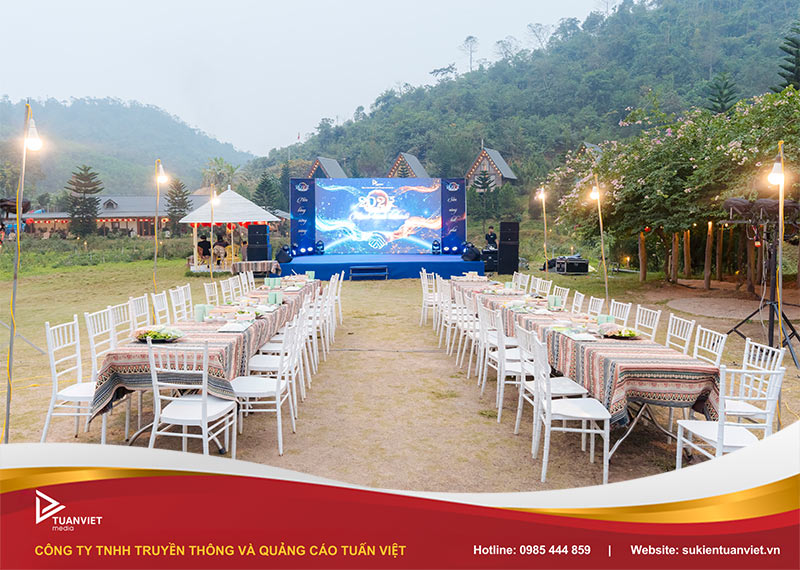 thuê bàn ghế year end party