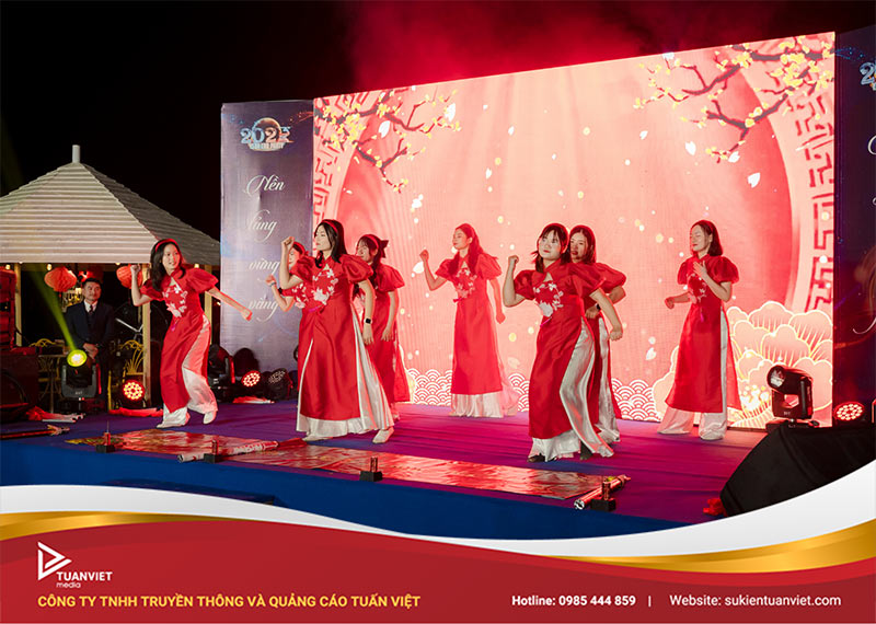 các hoạt động không thể thiếu trong tiệc tất niên