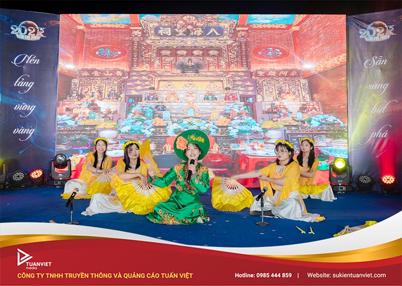 các hoạt động không thể thiếu trong tiệc tất niên