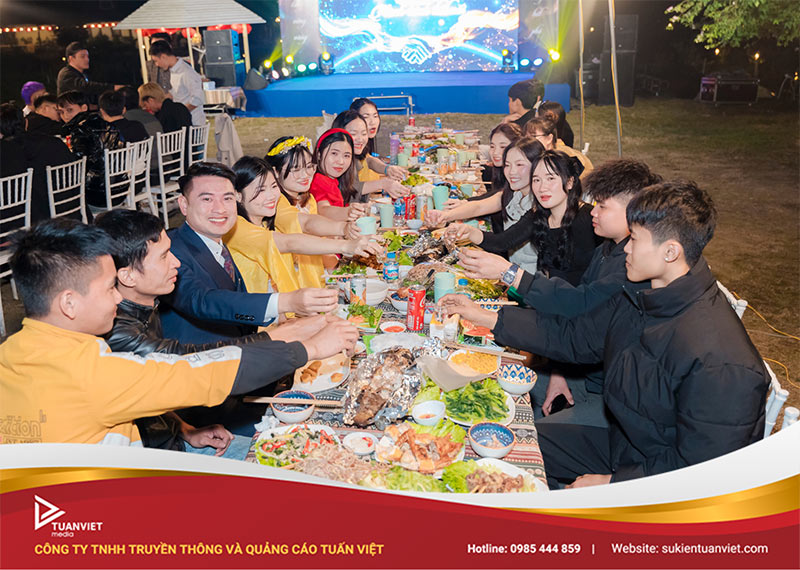 các hoạt động không thể thiếu trong tiệc tất niên