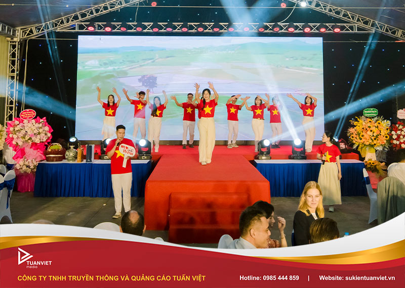 tiết mục văn nghệ tất niên