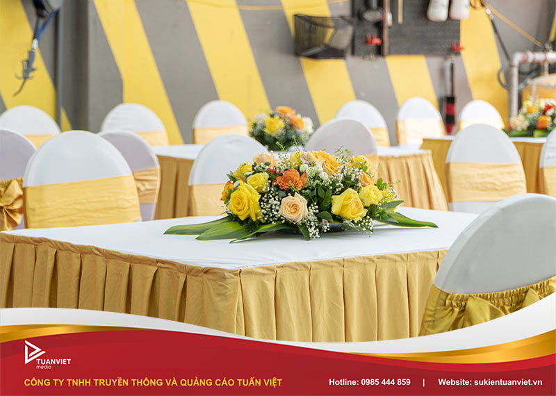 thuê bàn ghế cho sự kiện khai trương