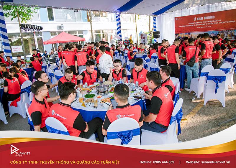giá cho thuê bàn ghế khai trương