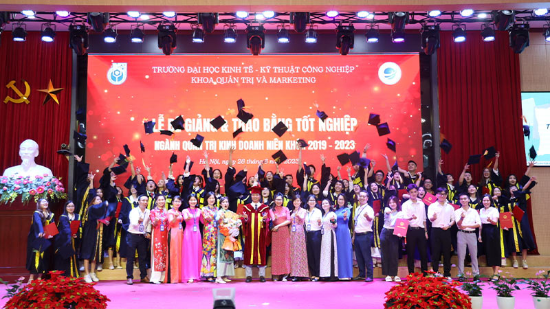 tổ chức bế giảng năm học